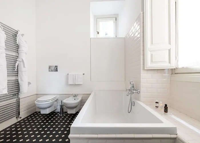 Casa Giulia, A Burghesius Roma
